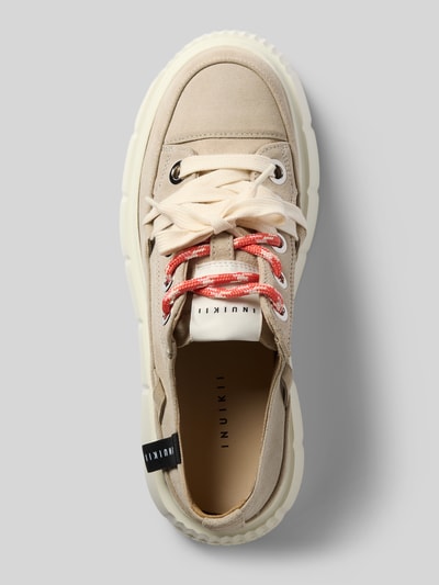 Produktfoto, Sneaker mit Plateau Modell 'Matilda' von INUIKII in Beige mit Schnürverschluss, abgerundeter Passform und Logo-Detail, sichtbare Struktur, Schuhgröße 40 mit 6 cm Absatz, 7 cm Schafthöhe, 10 cm Schaftweite, Obermaterial mit glatter und textiler Oberfläche