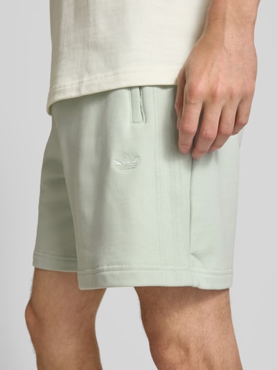 adidas Originals Szorty z dzianiny dresowej o kroju relaxed fit z czystej bawełny z wyhaftowanym logo Limonkowy 3