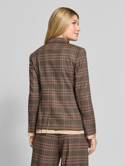 Männermodel trägt karierten Regular Fit Kurzblazer aus Woll-Mix Modell 'ESTREMO' von MAX&Co., Damen Kurzblazer, Ganzkörperansicht Rückansicht