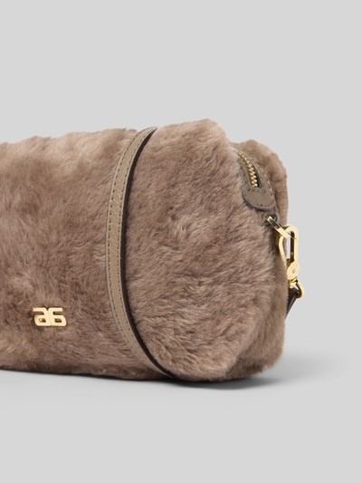 Abro Crossbody Bag mit Label-Detail Modell 'KAIA' Schlamm 3