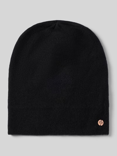 Produktfoto, schwarze Beanie aus reinem Kaschmir von FRAAS, dezente Ziernaht, runde Label-Applikation, weiche Textur