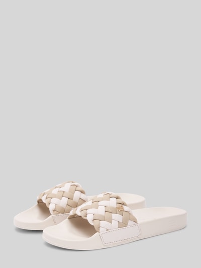 Produktfoto, Badeschuhe mit geflochtenem Zehenriemen von Tommy Hilfiger, cremeweiß, Optik: Unifarben, Logo-Applikation, strukturierte Oberfläche