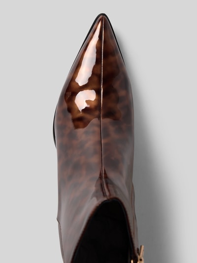 Produktfoto, Stiefeletten mit Allover-Animal-Print von Marc Cain Bags & Shoes, zwierzęcy nadruk na całej powierzchni, zamek błyskawiczny, obcas szpilka, gładka podeszwa, wysokość obcasa: 5 cm w rozmiarze 40, wysokość cholewki: 17 cm w rozmiarze 40, szerokość cholewki: 11 cm w rozmiarze 40
