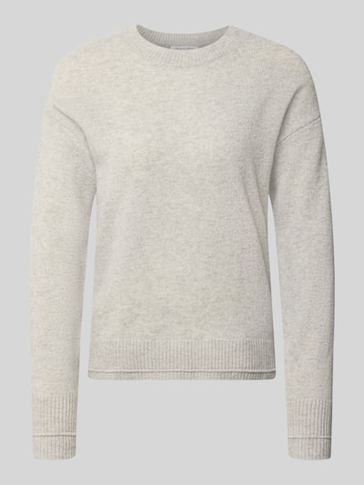 Produktfoto, Strickpullover mit überschnittenen Schultern von Christian Berg Woman, jasnoszary, luźny krój, prążkowane wykończenia, okrągły dekolt, długie rękawy, długość tyłu w rozmiarze M 60 cm, długość rękawa w rozmiarze M 58 cm, miękka dzianina