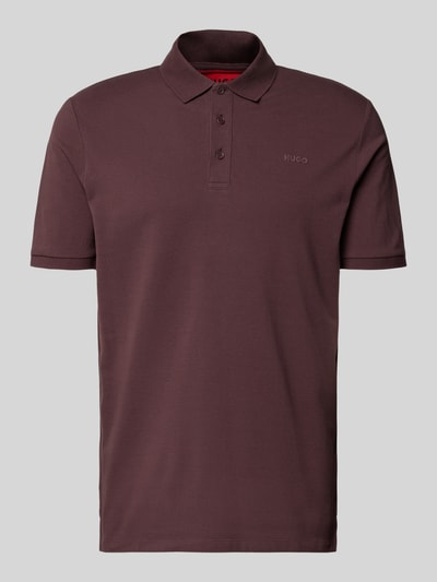 Produktfoto, Regular Fit Poloshirt aus reiner Baumwolle Modell 'DONOS222' von HUGO in Optik: Unifarben, Piqué-Textur, Label-Print, Polokragen, einreihige Knopfleiste, Kurzarm, Ärmelabschluss gerippt