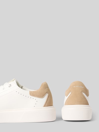 Produktfoto, Low Top Sneaker aus echtem Rindsleder von Marc O'Polo in Unifarbe, Glattlederoptik, runde Schuhspitze, beige Akzente, leicht profilierte Sohle