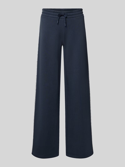 Produktfoto, Wide Fit Sweatpants aus Baumwoll-Mix von REVIEW in Dunkelblau mit elastischem Bund, Bordüre und Label-Stitching, schlichte Textur