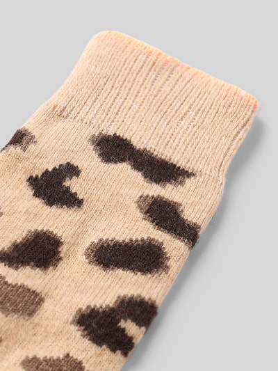 Produktfoto, Socken mit Kaschmir-Anteil im Leo-Design von UNIO HAMBURG, bawełniana mieszanka z dodatkiem kaszmiru, prążkowane ściągacze, beżowy i brązowy wzór leo