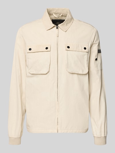 Produktfoto, Modern Fit Overshirt mit Label-Patch Modell 'Garmentdye' von Fynch-Hatton in Beige, reine Baumwolle, Kentkragen, Reißverschluss, sichtbare Brust- und Ärmeltaschen, glatte Textur