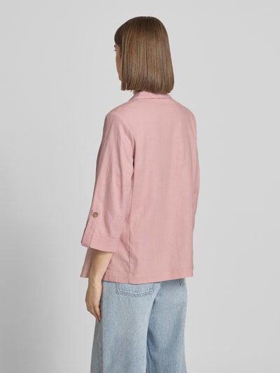 Frauenmodel trägt Relaxed Fit Blazer aus Viskose-Leinen-Mix Modell 'GOA' von Only, Optik: Unifarben, 3/4-Arm, Leistentaschen, Ganzkörperansicht Rückansicht.