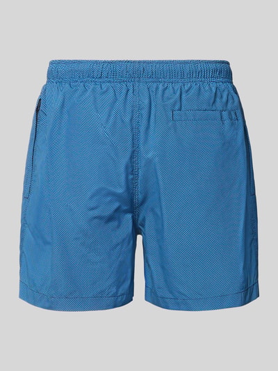 Produktfoto, Badehose mit Label-Stitching und elastischem Bund von MCNEAL in Blau, Regular-Fit, feine Textur, Tunnelzug, Rückansicht.