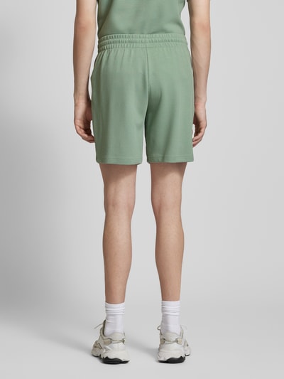 adidas Originals Regular fit sweatshorts met structuurmotief Lindegroen - 5