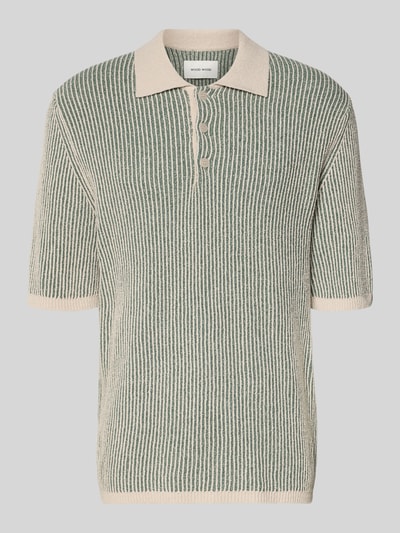 Produktfoto, Slim Fit Poloshirt aus Baumwoll-Mix Modell 'Elwo' von WOOD WOOD, mieszanka bawełny, krój slim fit, kołnierzyk polo, krótki rękaw, imitacja dzianiny, prążkowane wykończenia, długość tyłu w rozmiarze M: 72 cm, zielone i kremowe paski, wyraźna struktura