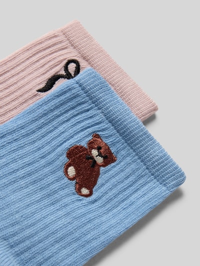 Produktfoto, Socken mit Label-Print im 2er-Pack von Jake*s Casual aus Baumwoll-Mix mit Stretch-Anteil, gerippter Abschluss, blau und rosa.