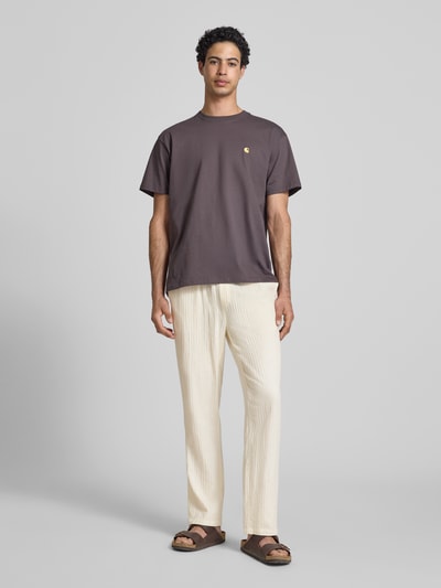 Mannenmodel draagt Hose aus Leinen-Baumwoll-Mix Modell 'MAXIM' van Blend in relaxed fit, beige structuur, elastische tailleband, voorkant volledige lichaamsopname.