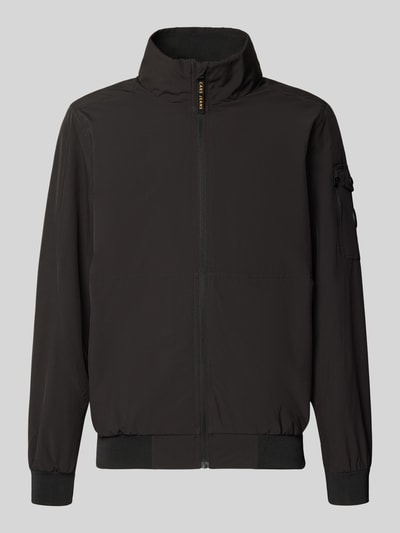 Produktfoto, schwarzer Windbreaker mit Stehkragen Modell 'YETUR' von CARS JEANS, Reißverschluss, Arm-Reißverschlusstasche, elastische Bündchen, Material-Mix mit Stretch-Anteil, gerader Schnitt