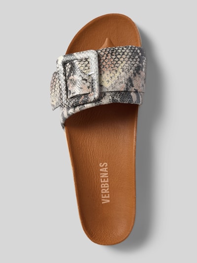 Produktfoto, Slipper aus echtem Leder mit Zierschnalle Modell 'Reiko' von Verbenas, Allover-Logo-Detail, offene Ferse, abgerundet, Absatzhöhe bei Größe 40: 3 cm, beige-grau-braune Schlangenleder-Optik, glatte Textur