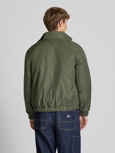 Tommy Jeans Relaxed Fit Bomberjacke mit Stehkragen Oliv 5