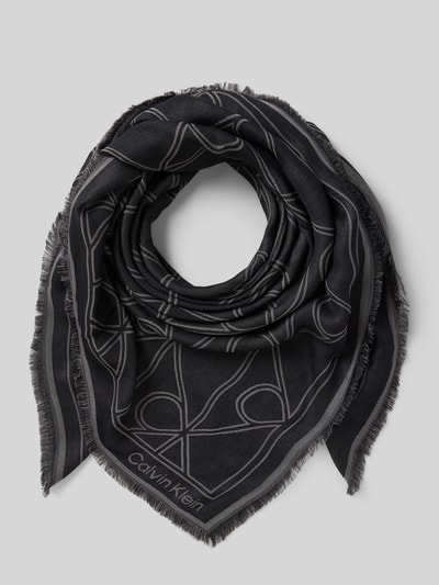 Produktfoto, Tuch aus Modal in quadratischer Form von CK Calvin Klein, zwarte sjaal van modal met vierkant model, labeldetail en franjes, breedte 120 cm, lengte 120 cm