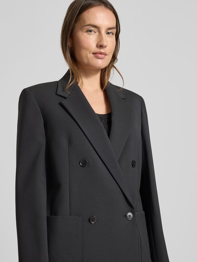 Frauenmodel trägt Loose Fit Longblazer mit Schurwoll-Anteil Modell 'VELOCE' von Weekend Max Mara, Optik: Unifarben, Nahaufnahme Oberkörper.