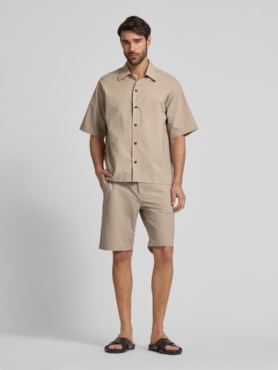 BOSS Orange Tapered Fit Chinoshorts mit Strukturmuster Sand 1