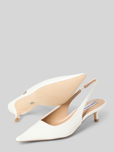 Productfoto, Pumps met gestructureerde zool model 'Kari' van Steve Madden in wit, spitse vorm, elastisch inzetstuk, hakhoogte 6 cm.
