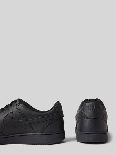 Produktfoto, Herren Sneaker mit abgerundete-Spitze, Schnürung, Logo in Schwarz, Modell 'Court Vision Low' von Nike, Absatzhöhe: 2 cm, Schafthöhe: 8 cm, Schaftweite: 10 cm, strukturierte Oberfläche