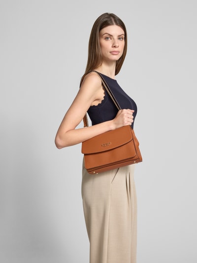 Guess Handtasche mit Label-Applikation Modell 'CALISTA' Cognac 1