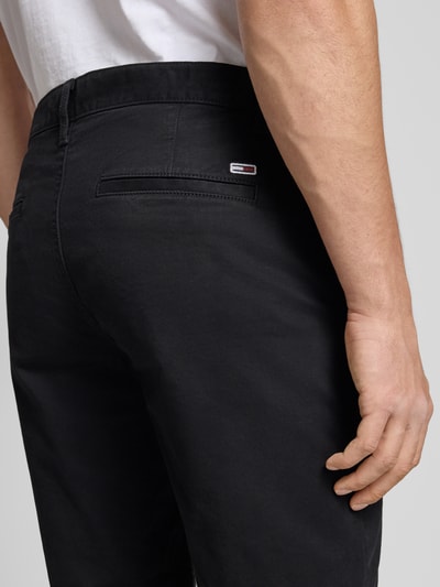 Tommy Jeans Szorty chinosy o kroju slim fit z mieszanki bawełny model ‘SCANTON’ Czarny 3
