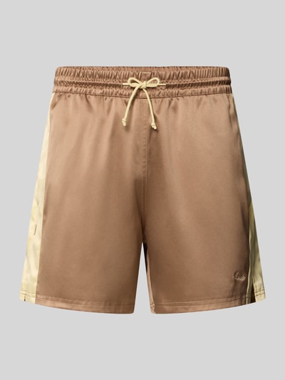Produktfoto, Shorts aus Satin mit Label-Stitching und elastischem Bund von BLKVIS in Braun-Beige mit Tunnelzug, Regular-Fit, glatte Satin-Optik, Bundweite 42 cm, Innenbeinlänge 14 cm, Herren