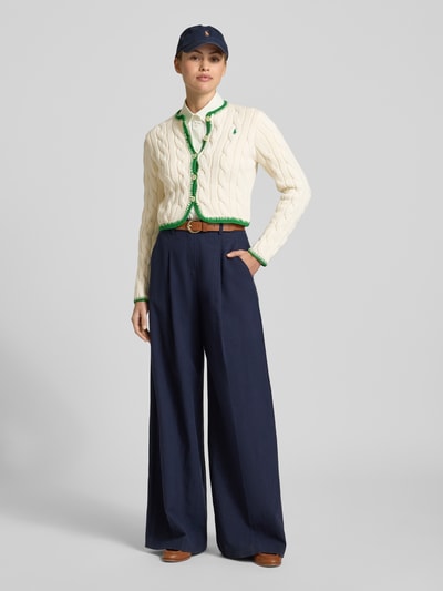 Frauenmodel trägt Regular Fit Sweatjacke aus Baumwoll-Mix von Polo Ralph Lauren, Optik: Unifarben, Ganzkörperansicht von vorne.