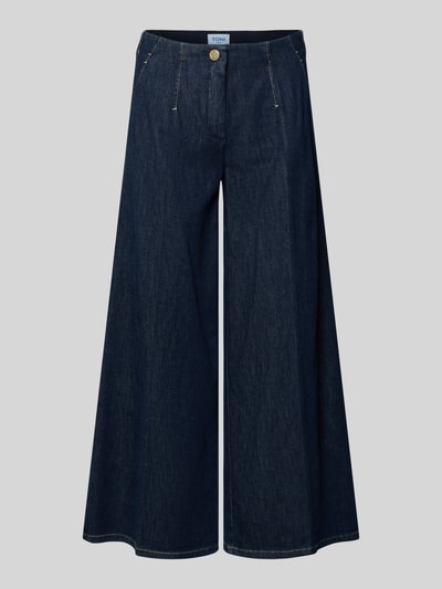 Produktfoto, Wide Fit Jeans mit Lyocell-Anteil Modell 'Jenny' von TONI in Dunkelblau mit Bundfalten, Eingrifftaschen, Gesäßtaschen, Knopf- und Reißverschluss, gefertigt aus einem Elastischer-Material-Mix mit Baumwoll-Lyocell-Anteil, strukturierte Oberfläche.