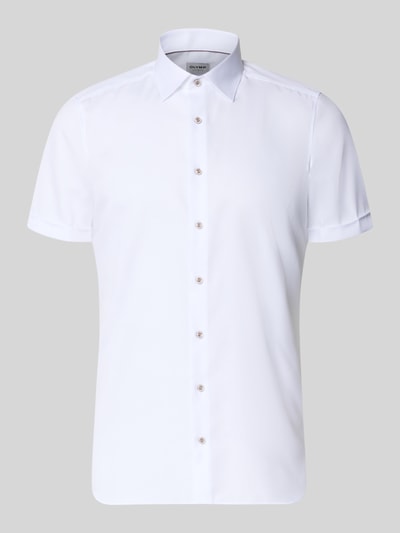 Produktfoto, Slim Fit Business-Hemd mit Kentkragen von OLYMP Level Five, biała bawełna, krój slim fit, guzik, krótki rękaw, długość tyłu 70 cm w rozmiarze 40, szerokość ramion 40 cm w rozmiarze 40, długość rękawa 24 cm w rozmiarze 40