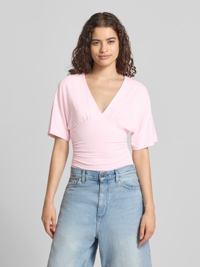 Gina Tricot Bluse aus Viskose-Mix mit V-Ausschnitt Hellrosa 4