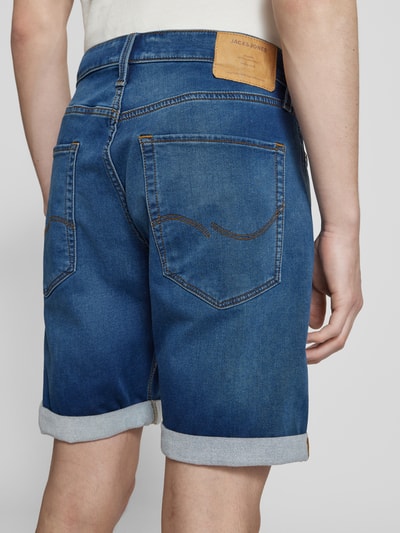 Jack & Jones Szorty jeansowe o kroju regular fit z 5 kieszeniami model ‘RICK’ Jeansowy niebieski 3