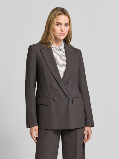 Frauenmodel trägt Oversized Blazer mit Reverskragen von COMMA, dunkelgrau, doppelte Knopfleiste, Ganzkörperansicht von vorne.