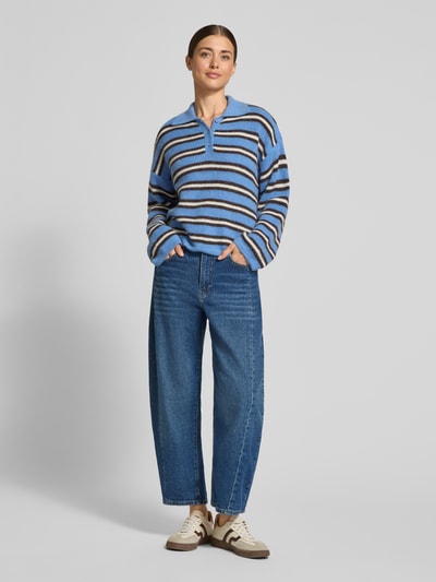 someday. Jeansy w kroju barrel fit model 'Caia' Jeansowy niebieski 1