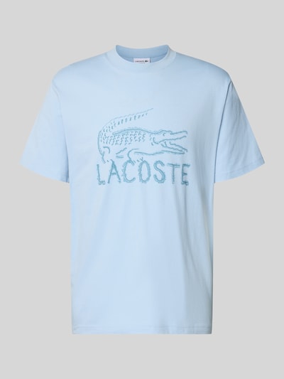 Produktfoto, Regular Fit T-Shirt aus reiner Baumwolle von Lacoste in Hellblau, unifarben, Logo-Print, kurze Ärmel, glatte Textur.