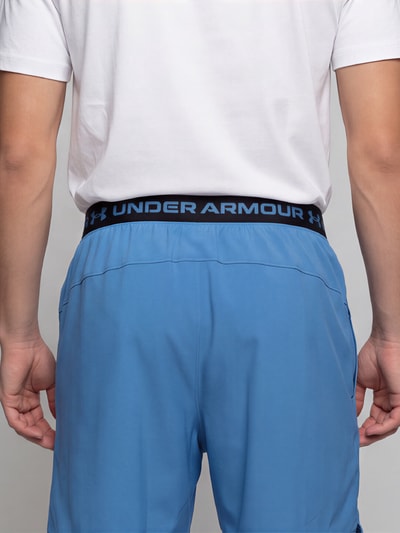 Under Armour Regular Fit Sportshorts mit Logo-Print Rauchblau 3