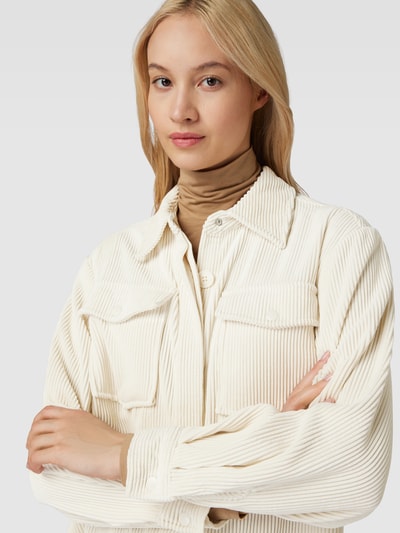 Vero Moda Kurtka koszulowa z kieszeniami na piersi model ‘SASCHA’ Złamany biały 3