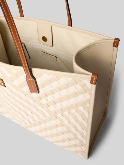 Produktfoto, Henkeltasche mit Webmuster von Tommy Hilfiger in Bi-Color Optik, Magnetverschluss, Hauptfach, Innenfach mit Reißverschluss, Logo-Applikation, Materialverarbeitung: gewebt