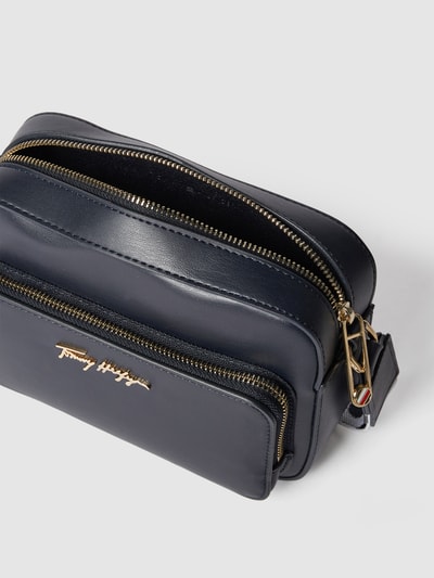 Tommy Hilfiger Crossbody Bag mit Label-Applikation (marine) online  