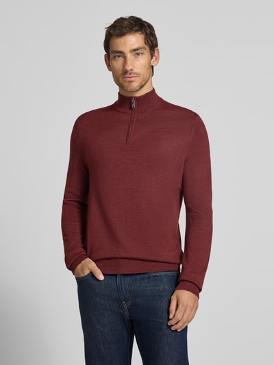 Männermodel trägt Slim Fit gebreide pullover aus wolmix mit schipperskraag von Christian Berg Men, Heren, elastische boordjes, ruglengte maat M 72 cm, mouwlengte maat M 69 cm, Ganzkörperansicht von vorne