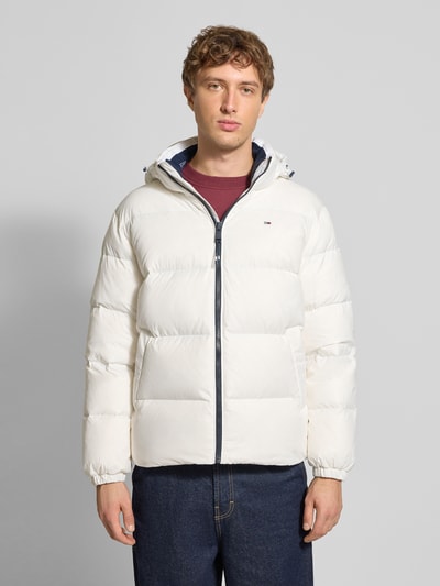 Tommy Jeans Kurtka puchowa o kroju regular fit z wyhaftowanym logo Złamany biały 4