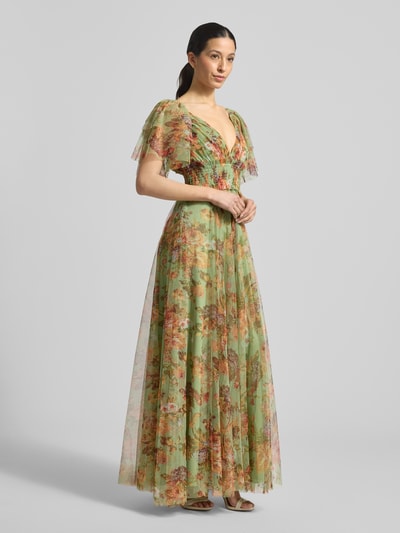 Frauenmodel trägt Abendkleid aus Tüll mit V-Ausschnitt von Lace & Beads, Maxikleid, taillierter Schnitt, Taillenband, florales Muster, Ganzkörperansicht von vorne. Rückenlänge 120 cm, Brustweite 132 cm, Größe S.