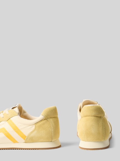 Produktfoto, Sneaker mit Label-Details Modell 'Beylana' von Gant in abgerundeter Form, gelb-creme Farben, strukturierte Sohle, Absatzhöhe 2 cm, Schafthöhe 8 cm, Schaftweite 6 cm