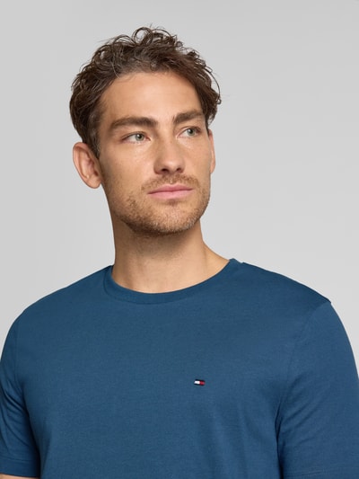 Tommy Hilfiger T-shirt o kroju regular fit z czystej bawełny Petrol 3