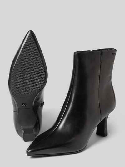 Produktfoto, schwarze Stiefeletten aus echtem Rindsleder von Tamaris, glatte Textur, spitze Form, mittelhoher Absatz, Damen Stiefeletten von Tamaris