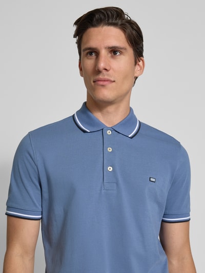 Christian Berg Men Poloshirt mit Label-Stitching Jeansblau 3
