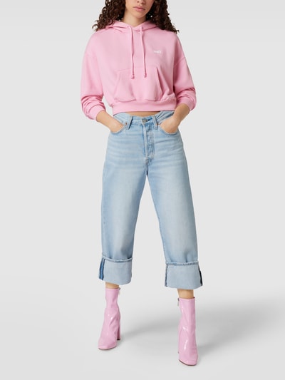 Levi's® Cropped Hoodie mit Label-Print Rosa 1